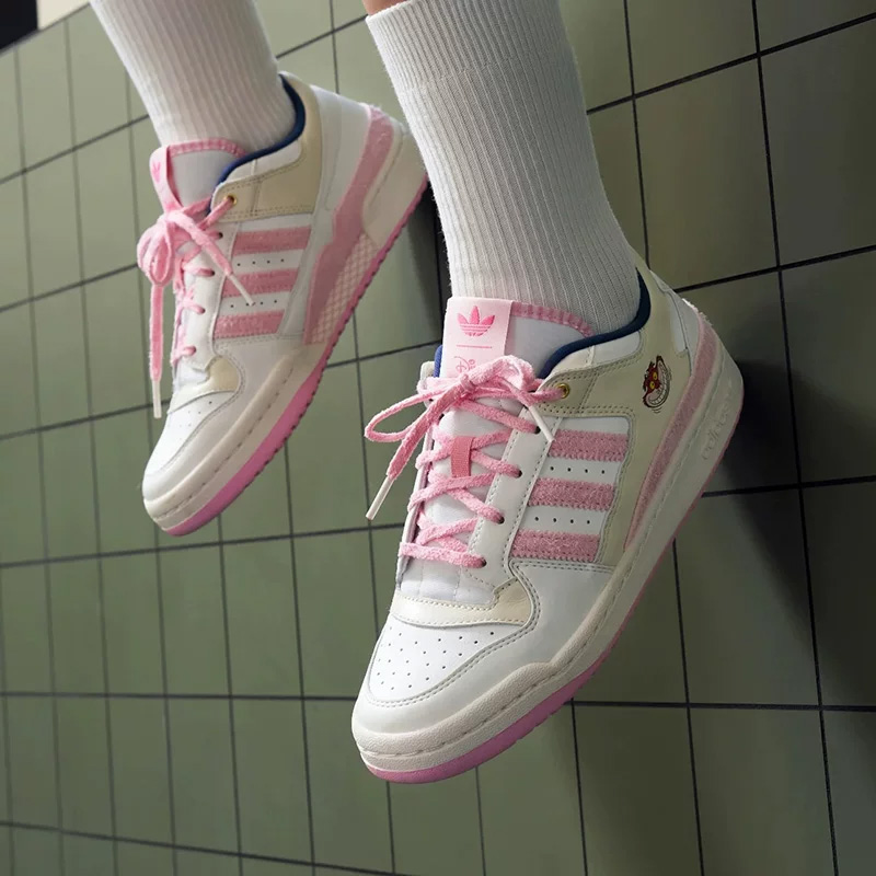 Adidas Clover x Disney collabo - Outdoor Lighting Hong Kong recension och pris