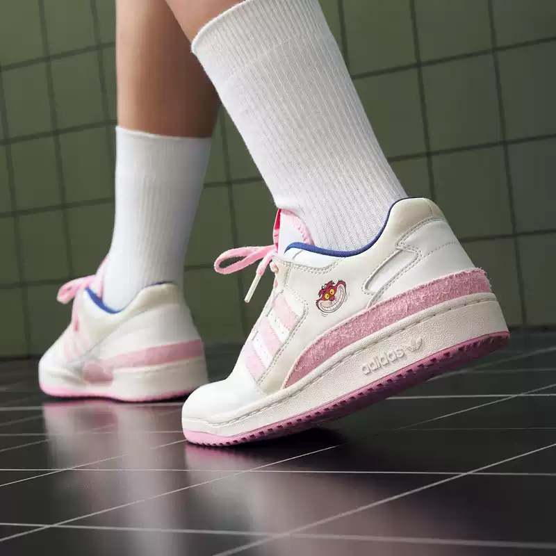 Adidas Clover x Disney collabo - Outdoor Lighting Hong Kong recension och pris
